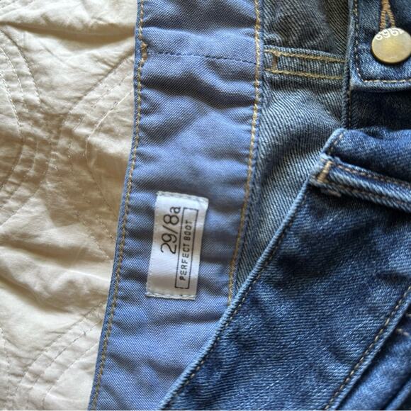 CLOSET CLEAR OUT!! GAP 1969 Perfect Boot Cut Blue Jeans - Picture 3 of 3